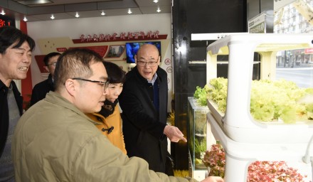 市國(guó)資委黨委副書記許宏球指導(dǎo)集團(tuán)公司黨群服務(wù)驛站建設(shè)